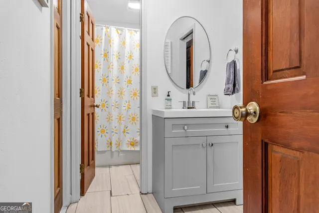 a view of entryway with wooden floor