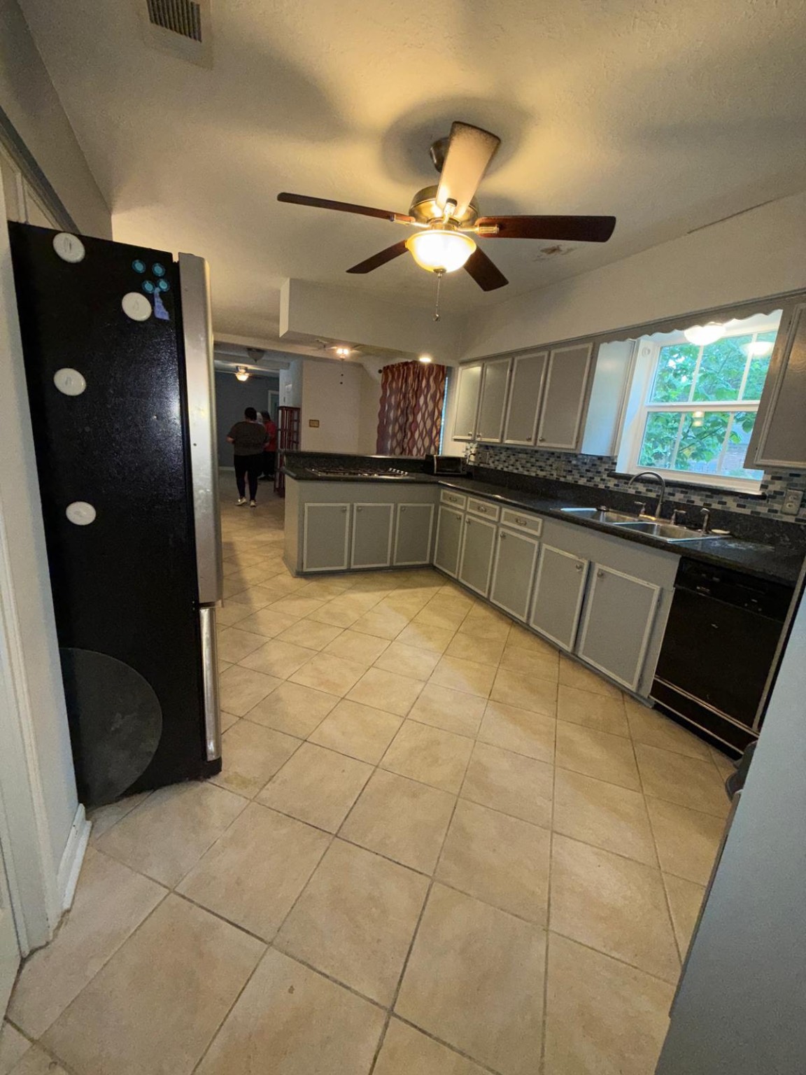 16402 Amcreek Road Houston, TX 77068 - Photo 8 of 32 a kitchen with stainless steel appliances granite countertop a refrigerator and a sink
