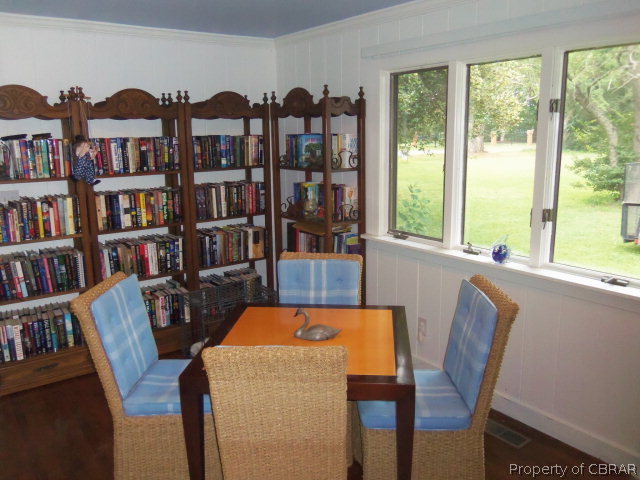8090 Terrapin Cove Road Gloucester Point, VA 23062 - Photo 4 of 10