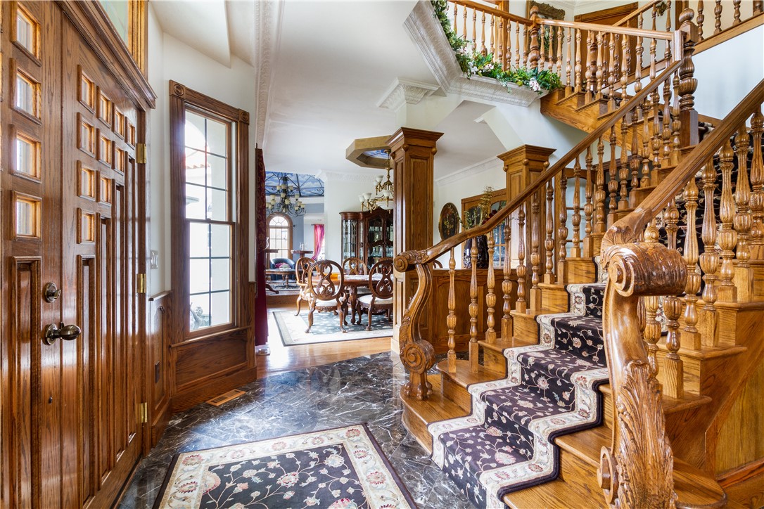 10 Ridge Road Newport, RI 02840 - Photo 7 of 41 Entry Foyer to Dining