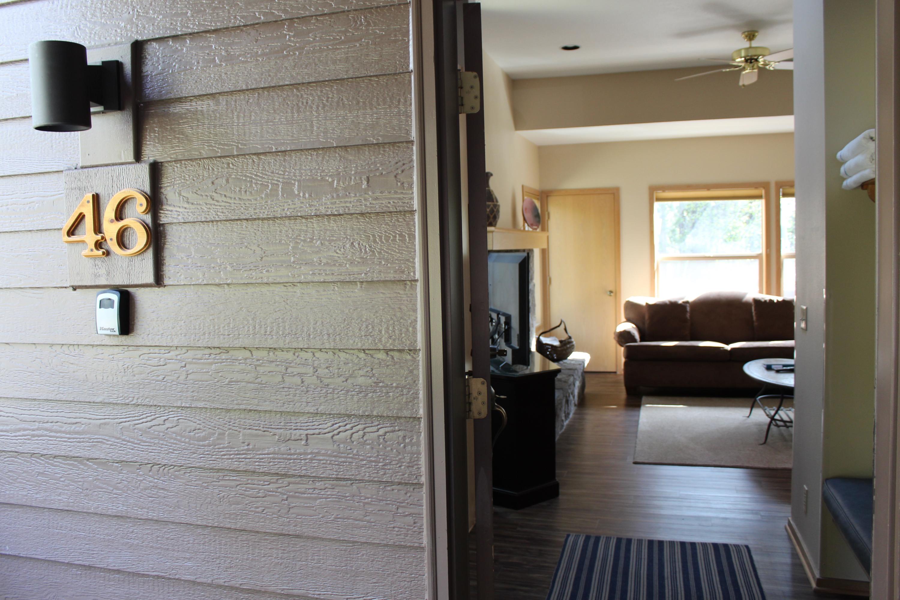 57404-46b2 Beaver Ridge Loop Sunriver, OR 97707 - Photo 2 of 22 2-frntdr-R46