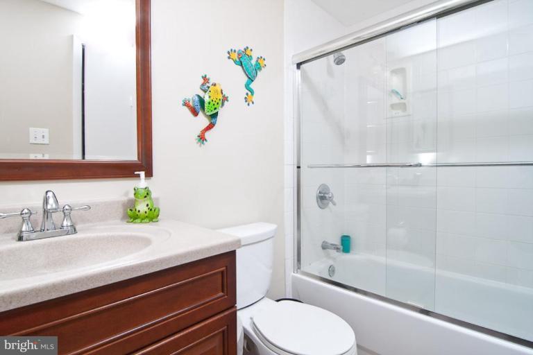 383 Yorkshire Lane Riva, MD 21140 - Photo 9 of 21 a bathroom with a sink a toilet and a bathtub