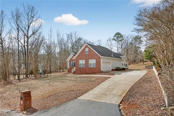 $419,000 | 200 Holly Chase Drive, Piedmont, SC 29673