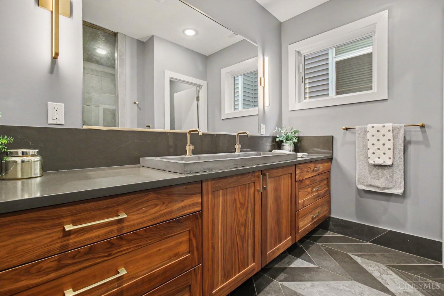 436 Boal Street Cincinnati, OH 45202 - Photo 13 of 30