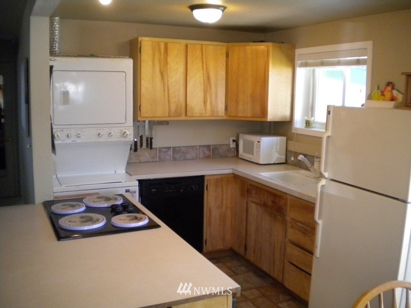3310 Northeast 6th Street Renton, WA 98056 - Photo 4 of 11