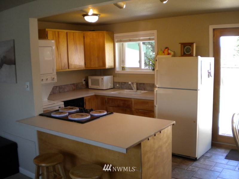 3310 Northeast 6th Street Renton, WA 98056 - Photo 5 of 11