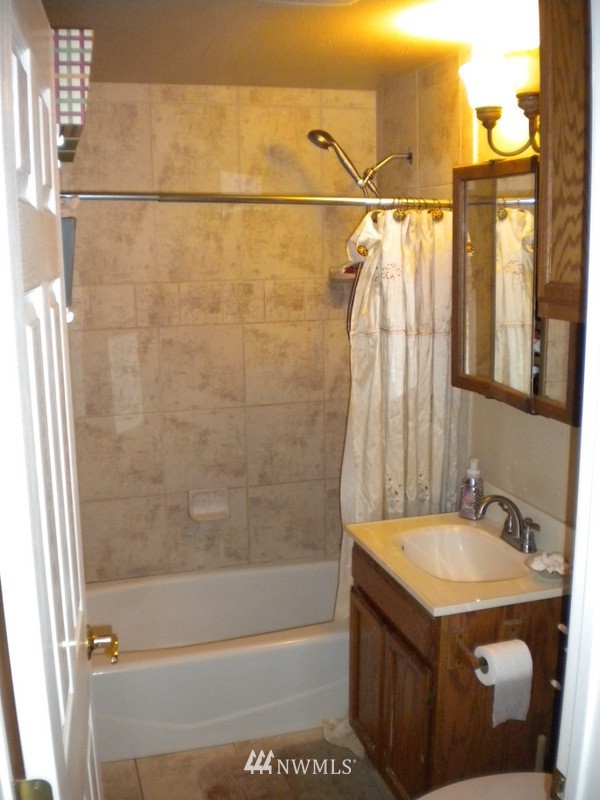 3310 Northeast 6th Street Renton, WA 98056 - Photo 8 of 11