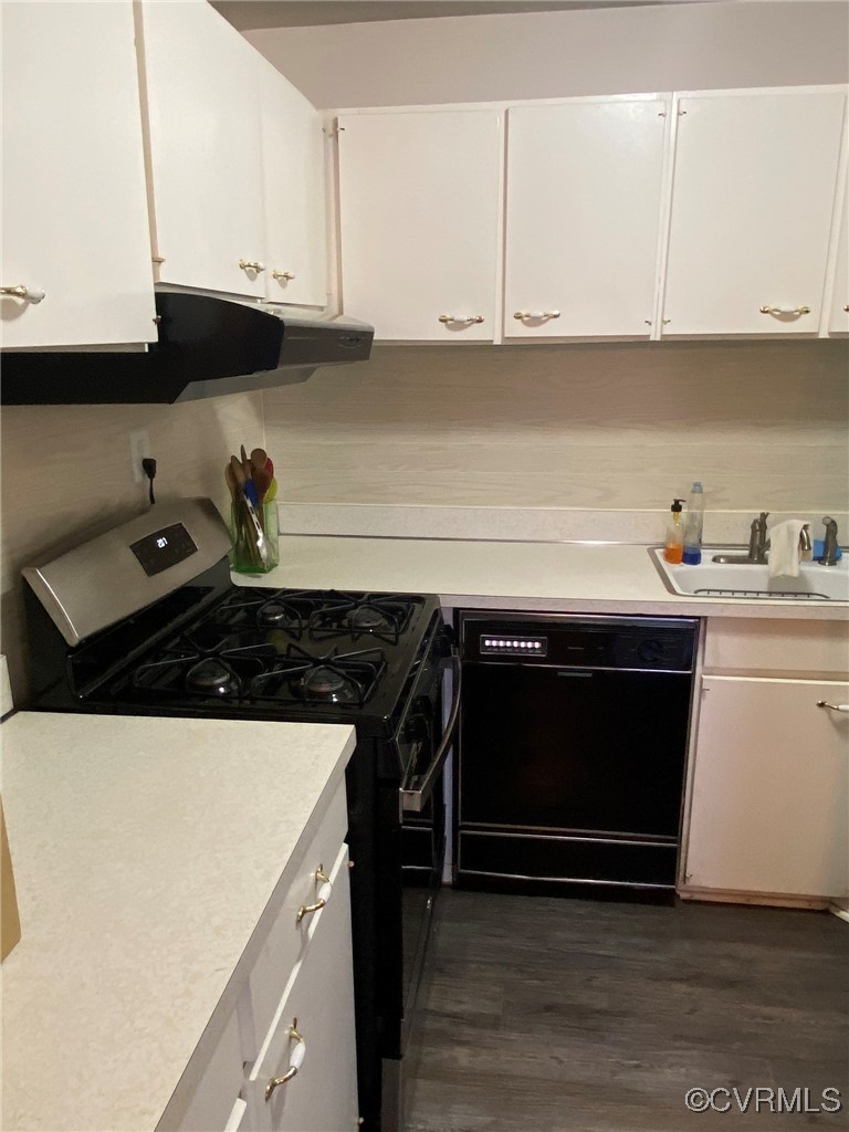 9 Millstone Road, Unit 9 Henrico, VA 23228 - Photo 9 of 27 a kitchen with a sink and cabinets