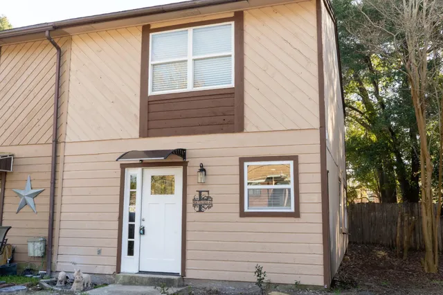 $2,100 | 208 Third Street Southeast, Unit F, Fort Walton Beach, FL 32548