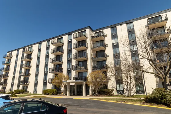 $175,000 | 9128 West Terrace Drive, Unit 6L, Niles, IL 60714