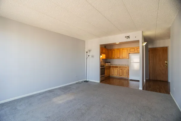 a view of empty room with an empty space