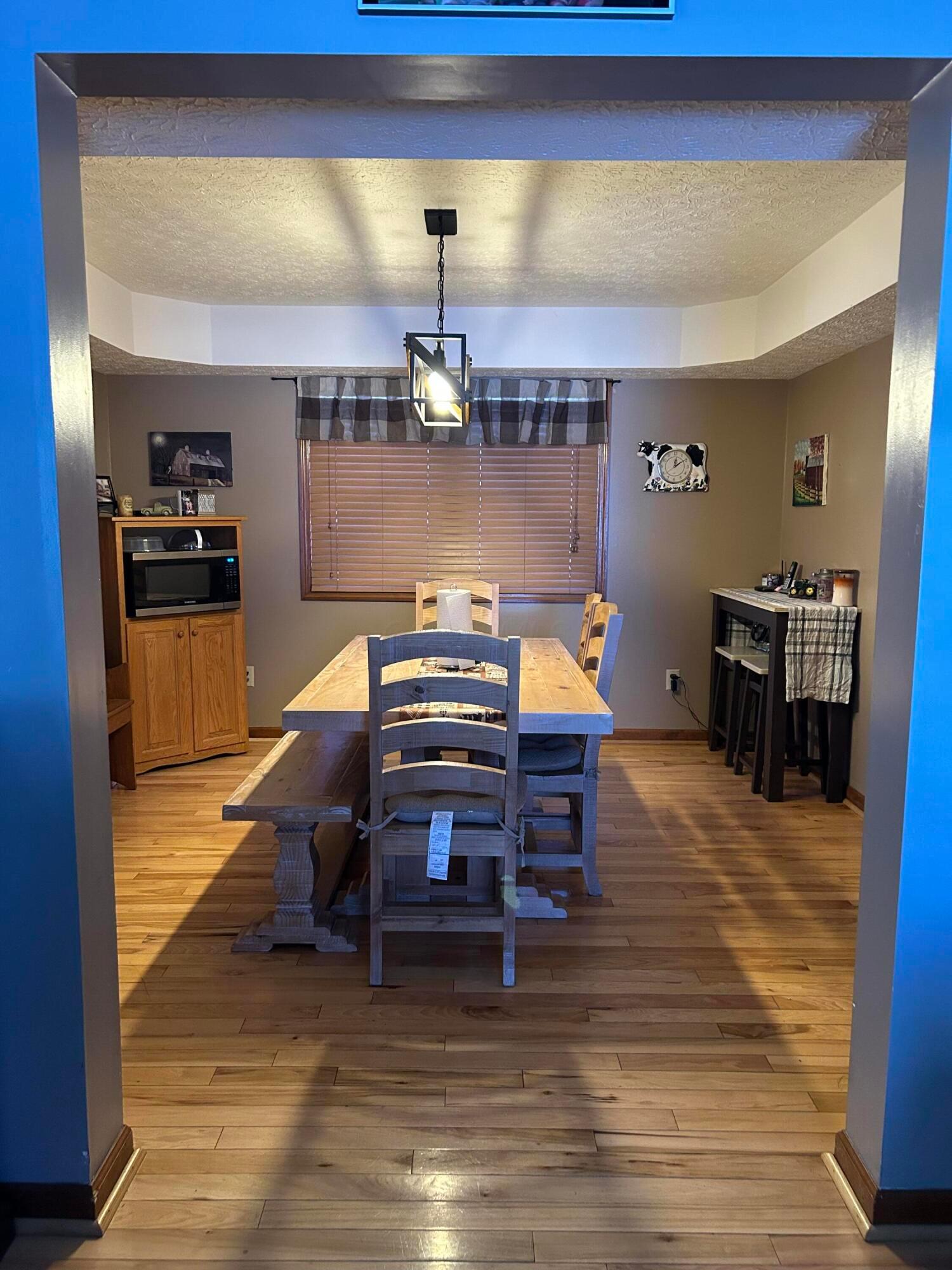 21855 Bolender Pontious Road Circleville, OH 43113 - Photo 4 of 16 Dining room w/ tray ceiling