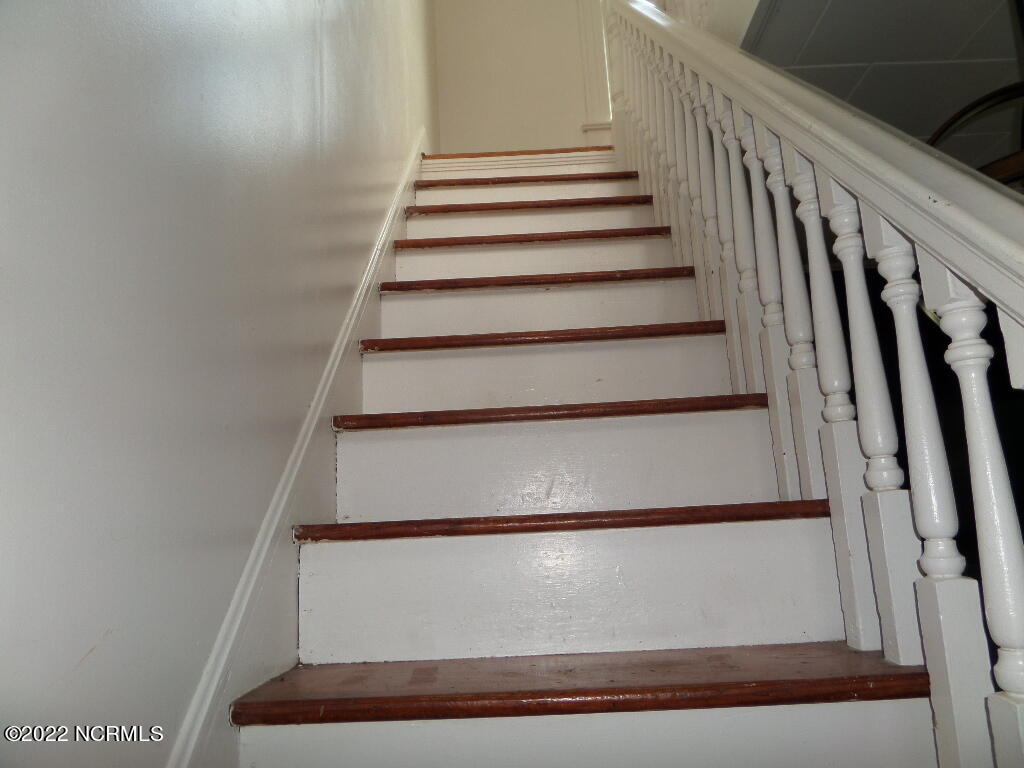 1901 Puddin Hill Road Scranton, NC 27875 - Photo 50 of 69 Stairwell