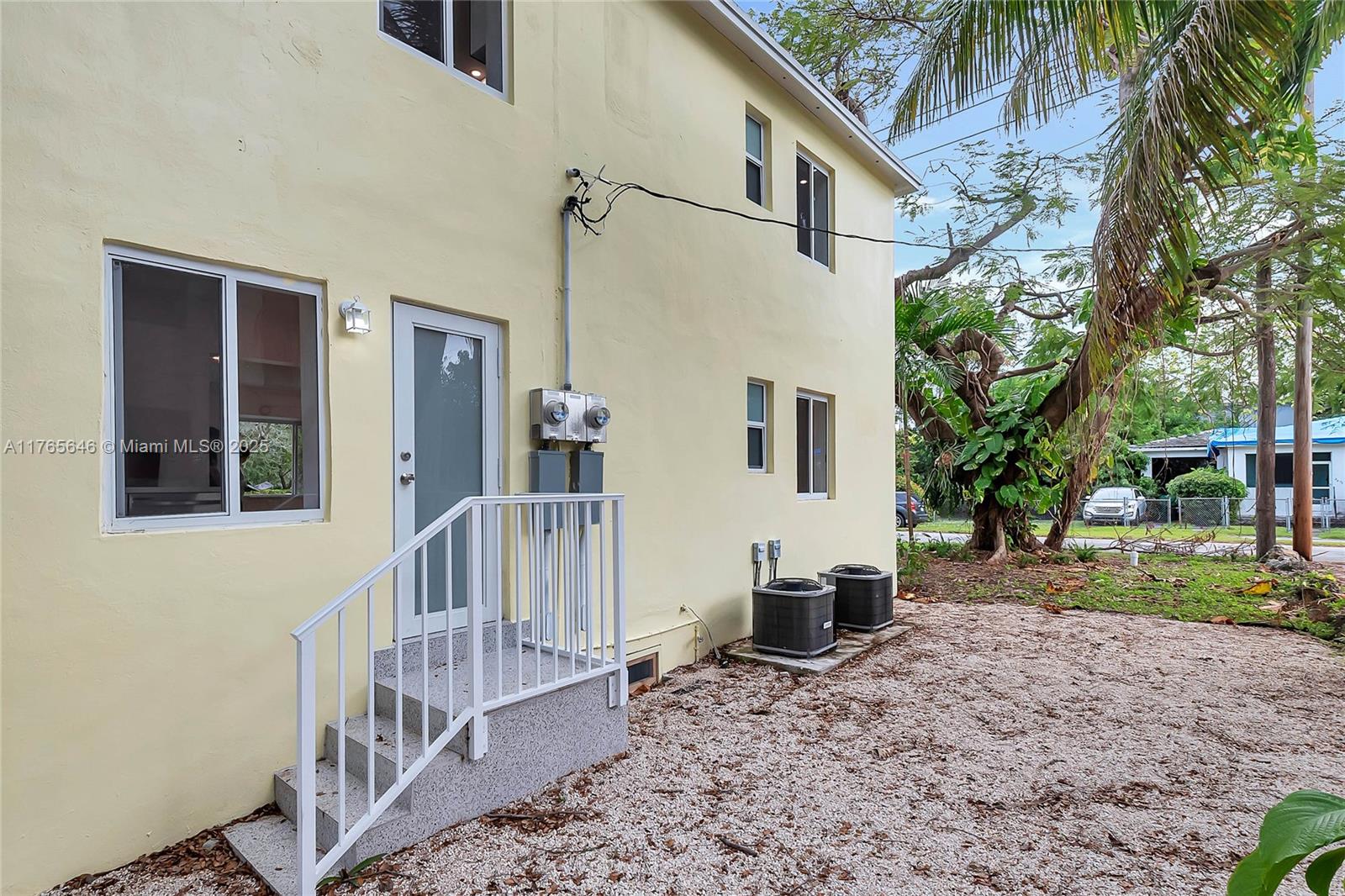 3402 Day Avenue Miami, FL 33133 - Photo 19 of 21 a view of a house with backyard and garden