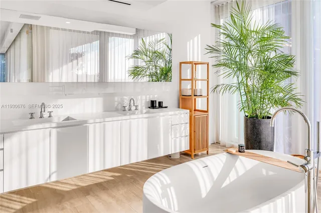 $6,500,000 | 9001 Collins Avenue, Unit S402, Surfside, FL 33154