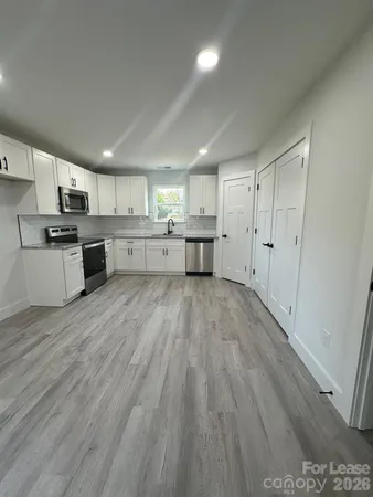 $1,625 | 1228 4th St Lane Northeast, Hickory, NC 28601