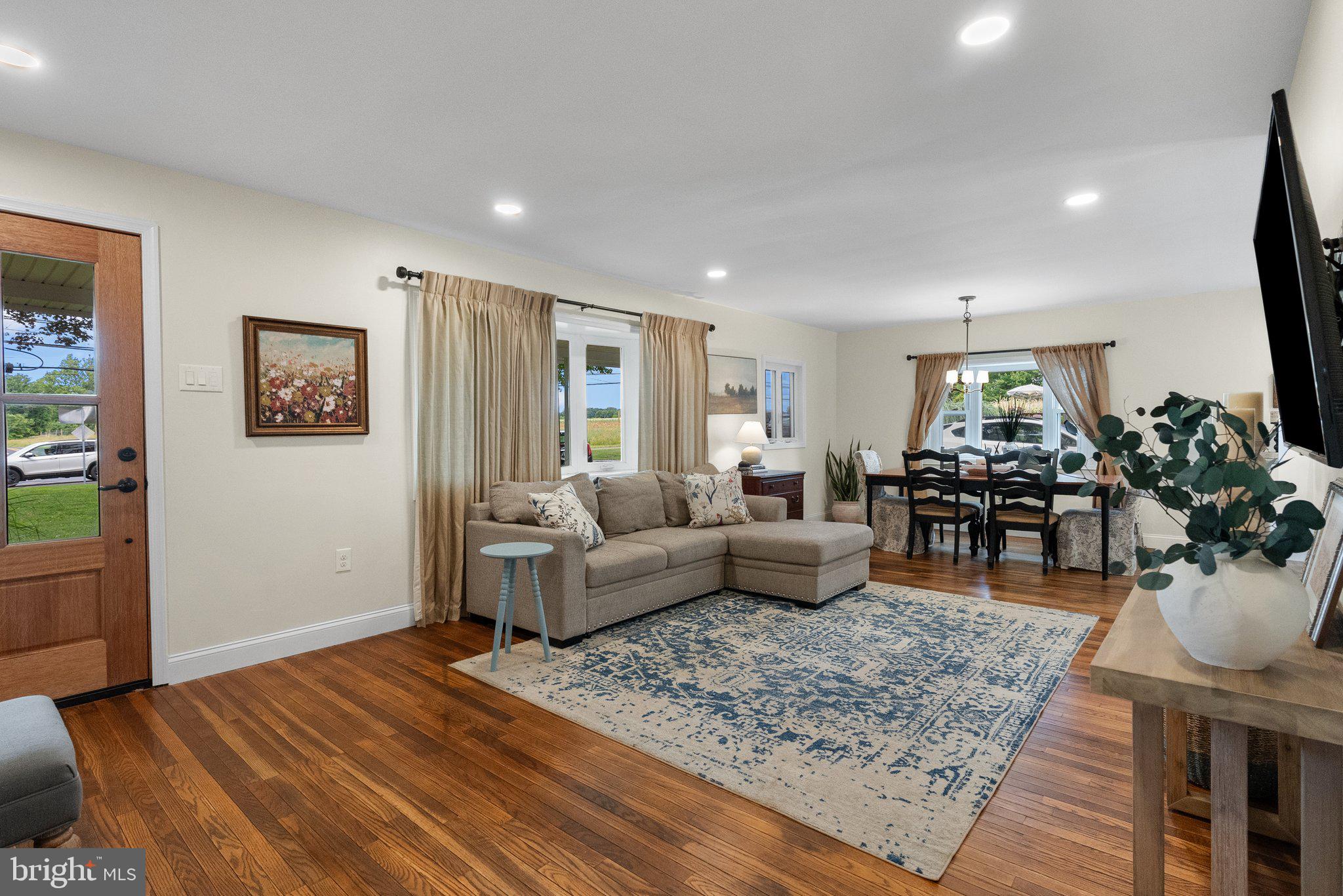870 Almshouse Road Warminster, PA 18974 - Photo 5 of 29 Family Room