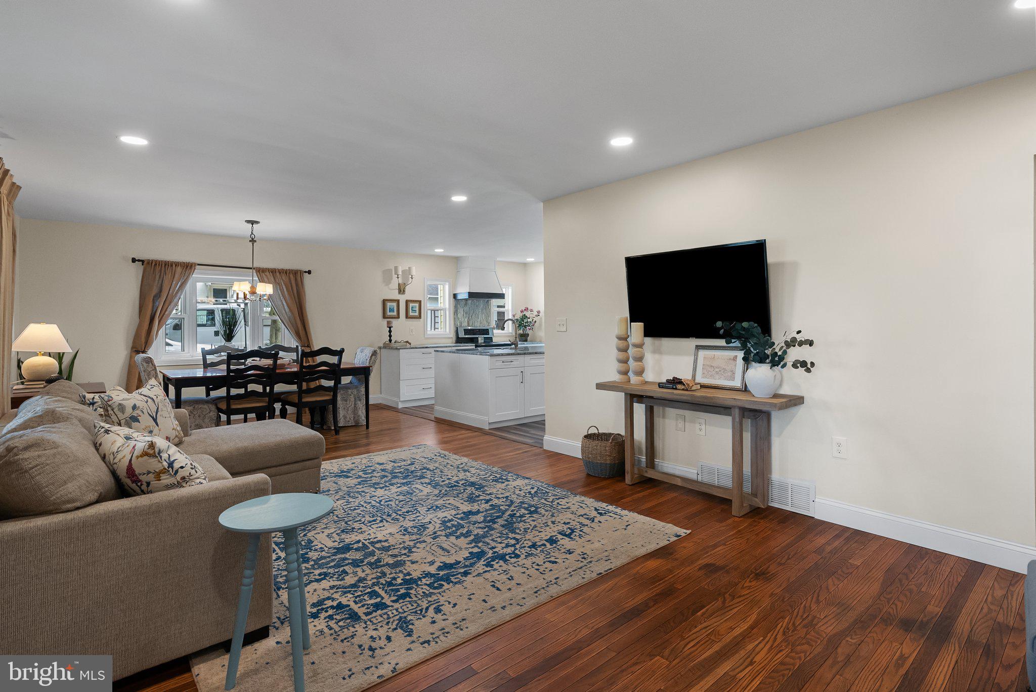 870 Almshouse Road Warminster, PA 18974 - Photo 6 of 29 Family Room