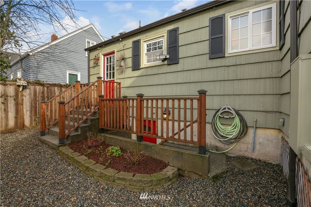 a view of a pathway with a backyard