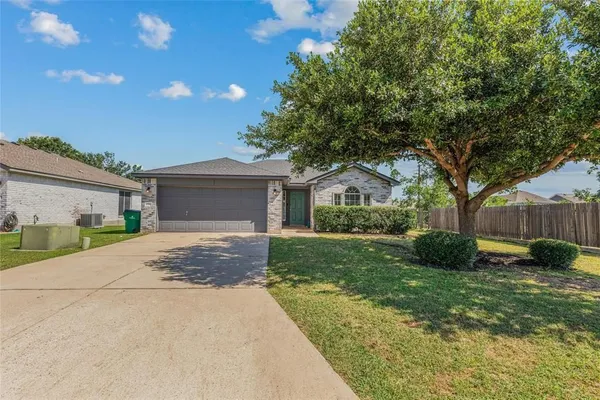 $275,000 | 1910 Oaklawn Drive, Taylor, TX 76574