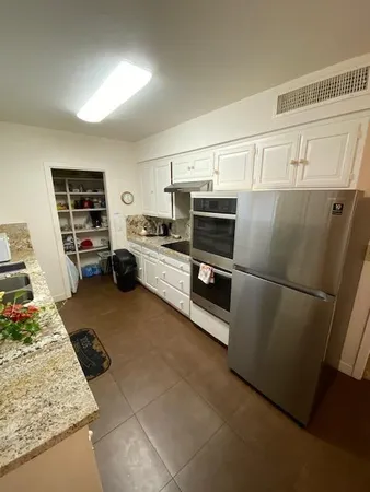 $249,950 | 945 South Clovis Avenue, Unit V, Fresno, CA 93727