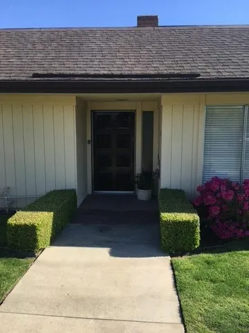 $249,950 | 945 South Clovis Avenue, Unit V, Fresno, CA 93727