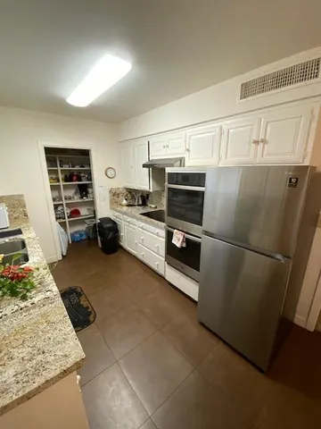 $249,950 | 945 South Clovis Avenue, Unit V, Fresno, CA 93727