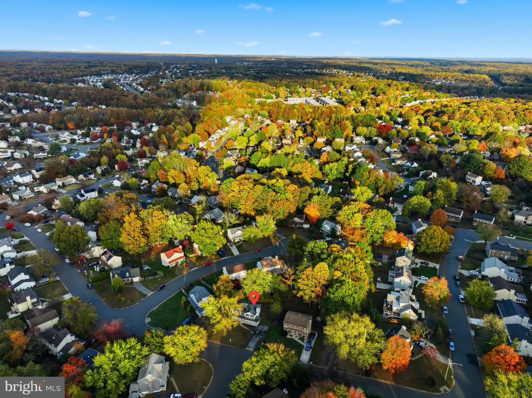 13357 Pelican Road Woodbridge, VA 22193 - Photo 43 of 48 an aerial view of a houses with a lake