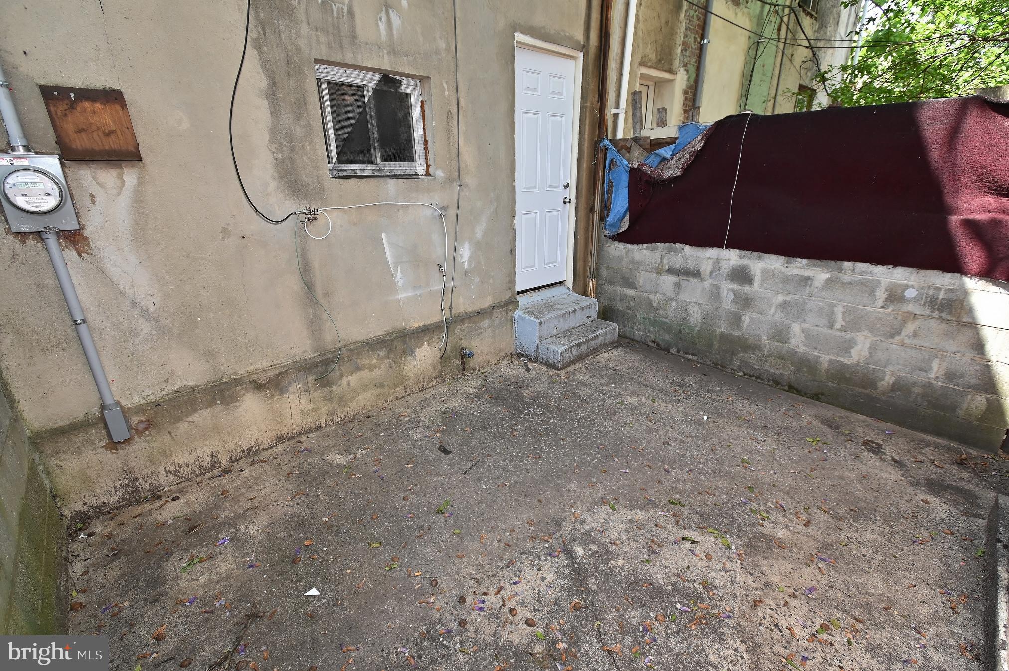 3031 North Lee Street Philadelphia, PA 19134 - Photo 12 of 12 a backyard of a house