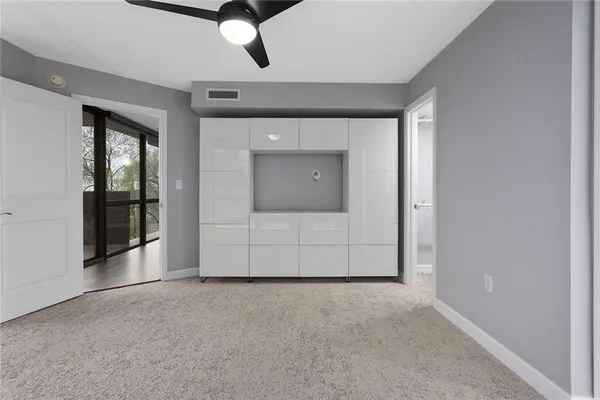 $305,000 | 600 Admiral Boulevard, Unit 601, Kansas City, MO 64106