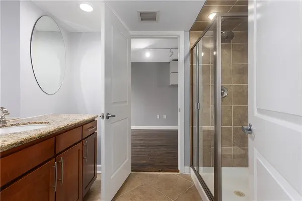 $305,000 | 600 Admiral Boulevard, Unit 601, Kansas City, MO 64106