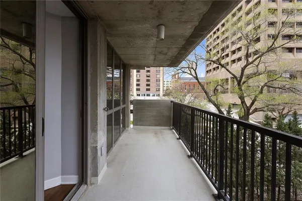 $305,000 | 600 Admiral Boulevard, Unit 601, Kansas City, MO 64106