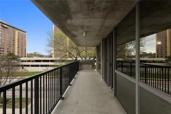 $305,000 | 600 Admiral Boulevard, Unit 601, Kansas City, MO 64106