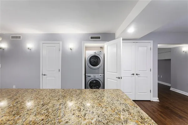 $305,000 | 600 Admiral Boulevard, Unit 601, Kansas City, MO 64106