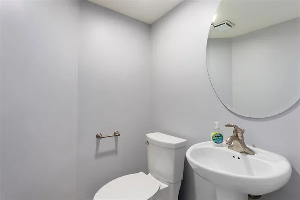 $305,000 | 600 Admiral Boulevard, Unit 601, Kansas City, MO 64106