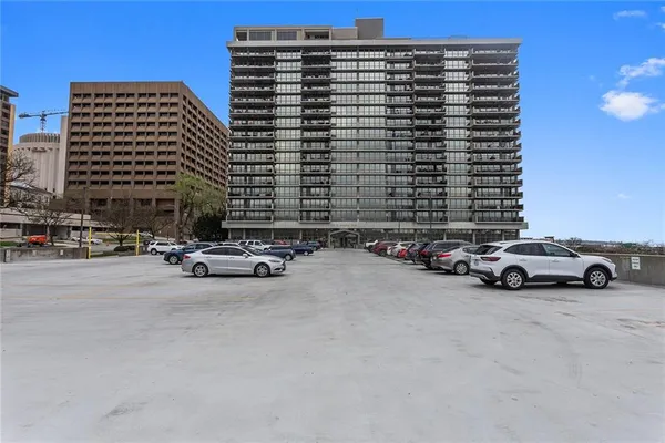 $305,000 | 600 Admiral Boulevard, Unit 601, Kansas City, MO 64106