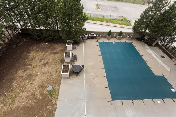 $305,000 | 600 Admiral Boulevard, Unit 601, Kansas City, MO 64106