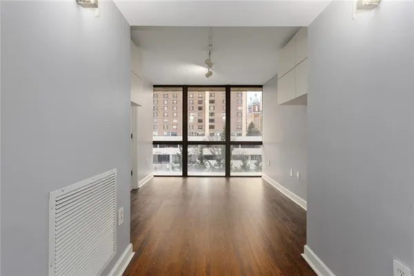 $305,000 | 600 Admiral Boulevard, Unit 601, Kansas City, MO 64106