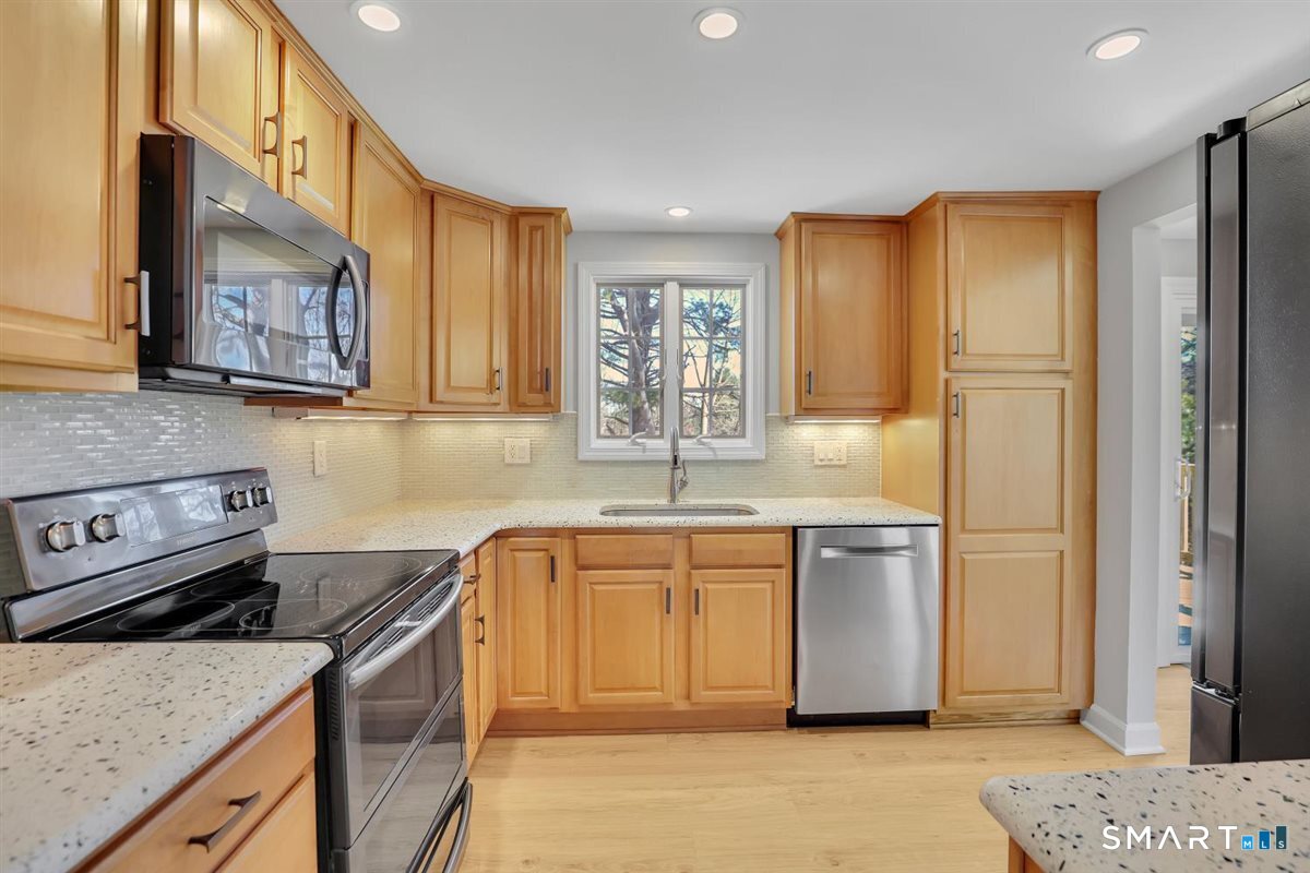 8 Blue Meadow Road Middletown, CT 06457 - Photo 12 of 26