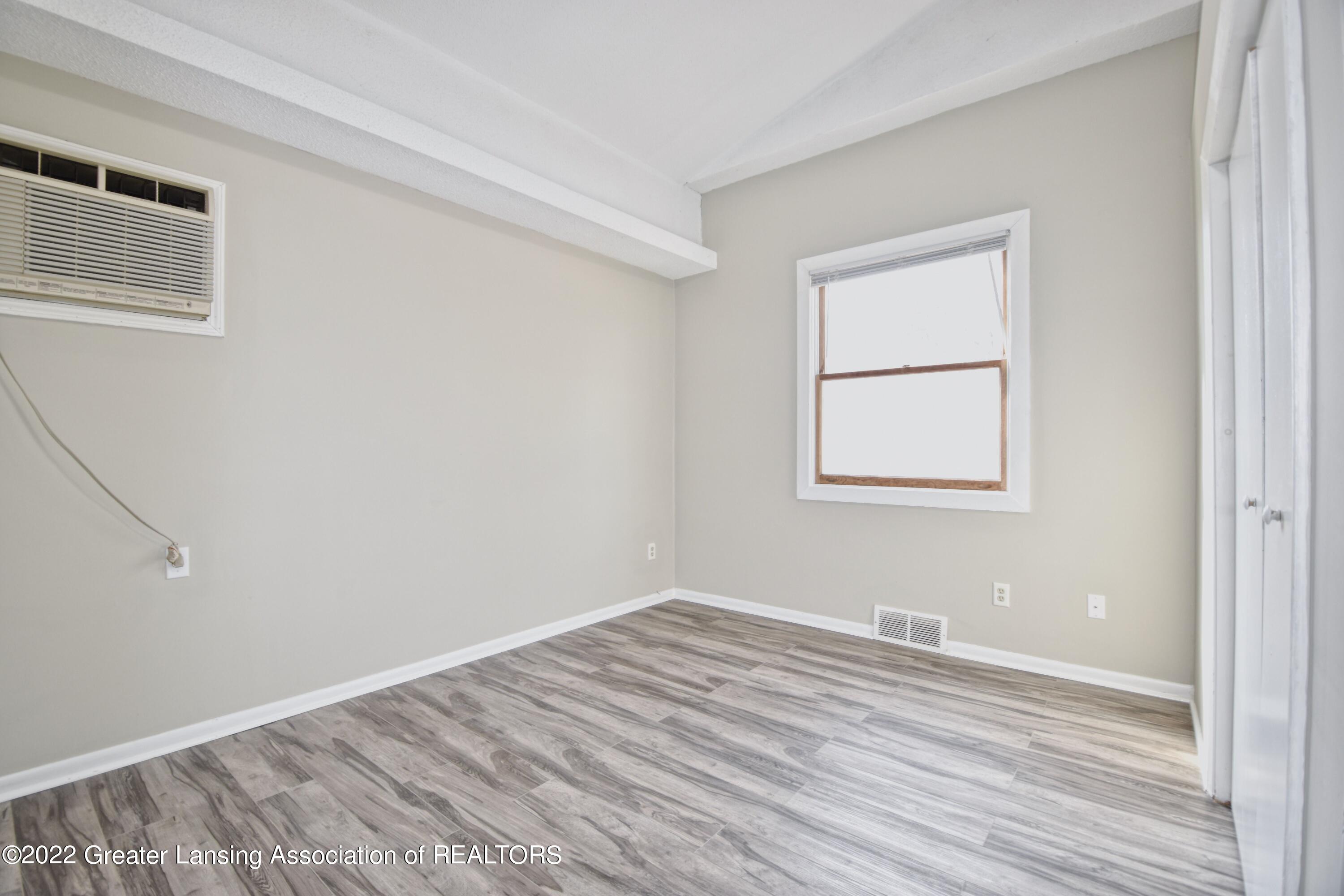 6228 Grovenburg Road Lansing, MI 48911 - Photo 23 of 35 23