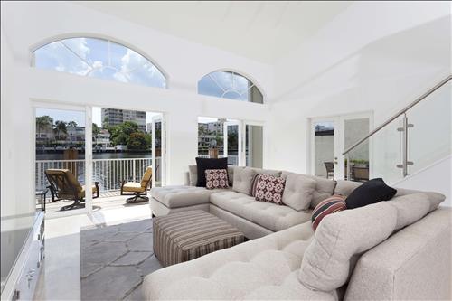 655 Pelican Way Delray Beach, FL 33483 - Photo 14 of 31 Living Room