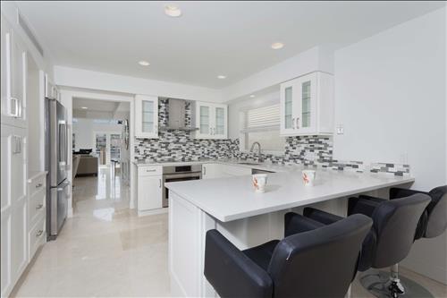 655 Pelican Way Delray Beach, FL 33483 - Photo 2 of 31 Kitchen