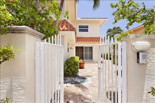 655 Pelican Way Delray Beach, FL 33483 - Photo 21 of 31 Entry