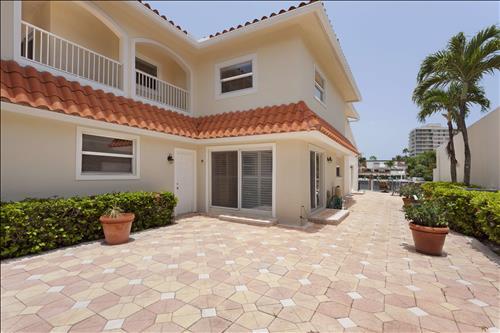 655 Pelican Way Delray Beach, FL 33483 - Photo 23 of 31 Patio