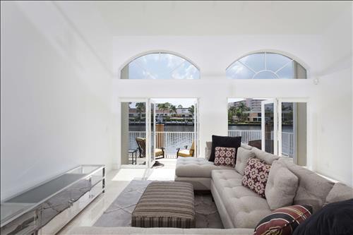 655 Pelican Way Delray Beach, FL 33483 - Photo 28 of 31 Living Room
