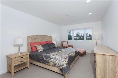 655 Pelican Way Delray Beach, FL 33483 - Photo 3 of 31 Guest Bedroom