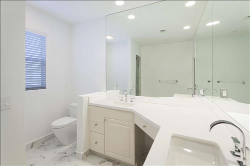 655 Pelican Way Delray Beach, FL 33483 - Photo 4 of 31 Guest Bath