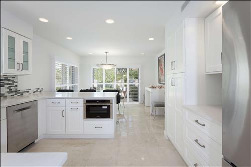 655 Pelican Way Delray Beach, FL 33483 - Photo 6 of 31 Kitchen