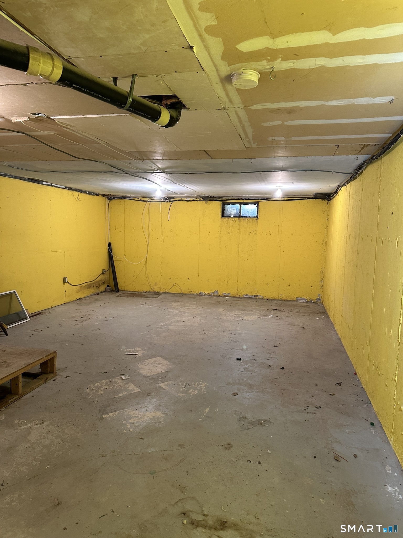 55 Porter Avenue, Unit 6E Naugatuck, CT 06770 - Photo 10 of 12 a view of an empty room