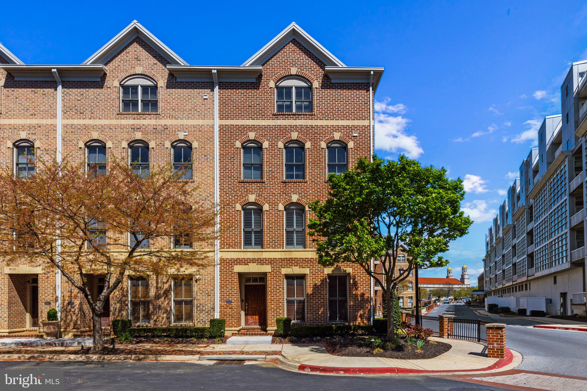 1262 Dockside Circle Baltimore, MD 21224 - Photo 1 of 35 a front view of residential houses